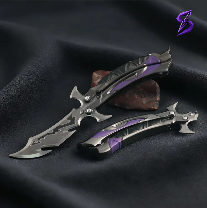 Réplique balisong Reaver 3.0, détail des accents colorés de la lame