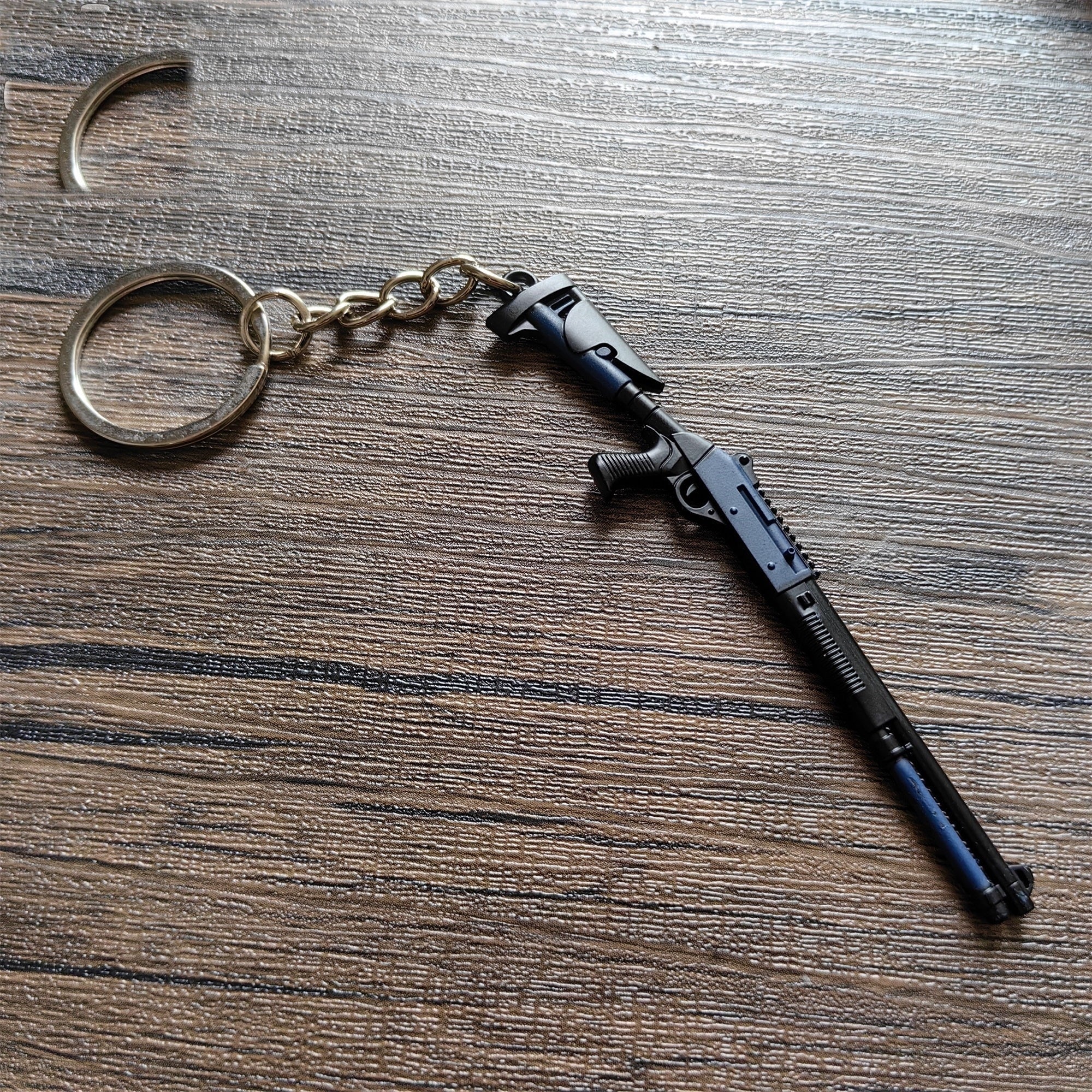 Mini Benelli M1014 Shotgun Metal Keychain