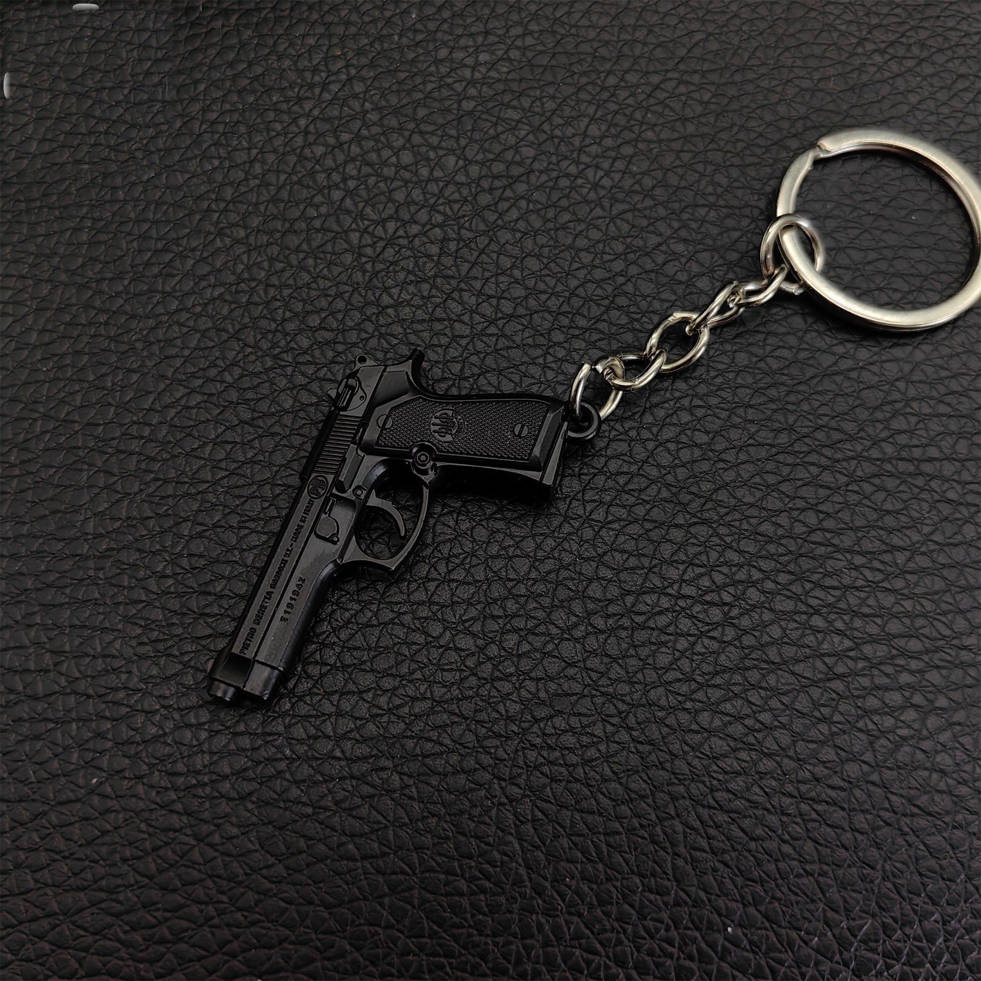 Metal Beretta M92A1 Mini Game Gun Model Keychain