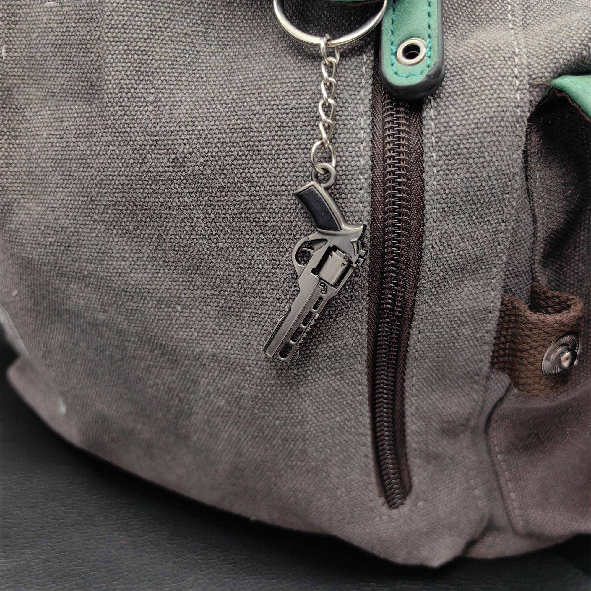 Mini Bull R45 Revolver Pistol Metal Keychain