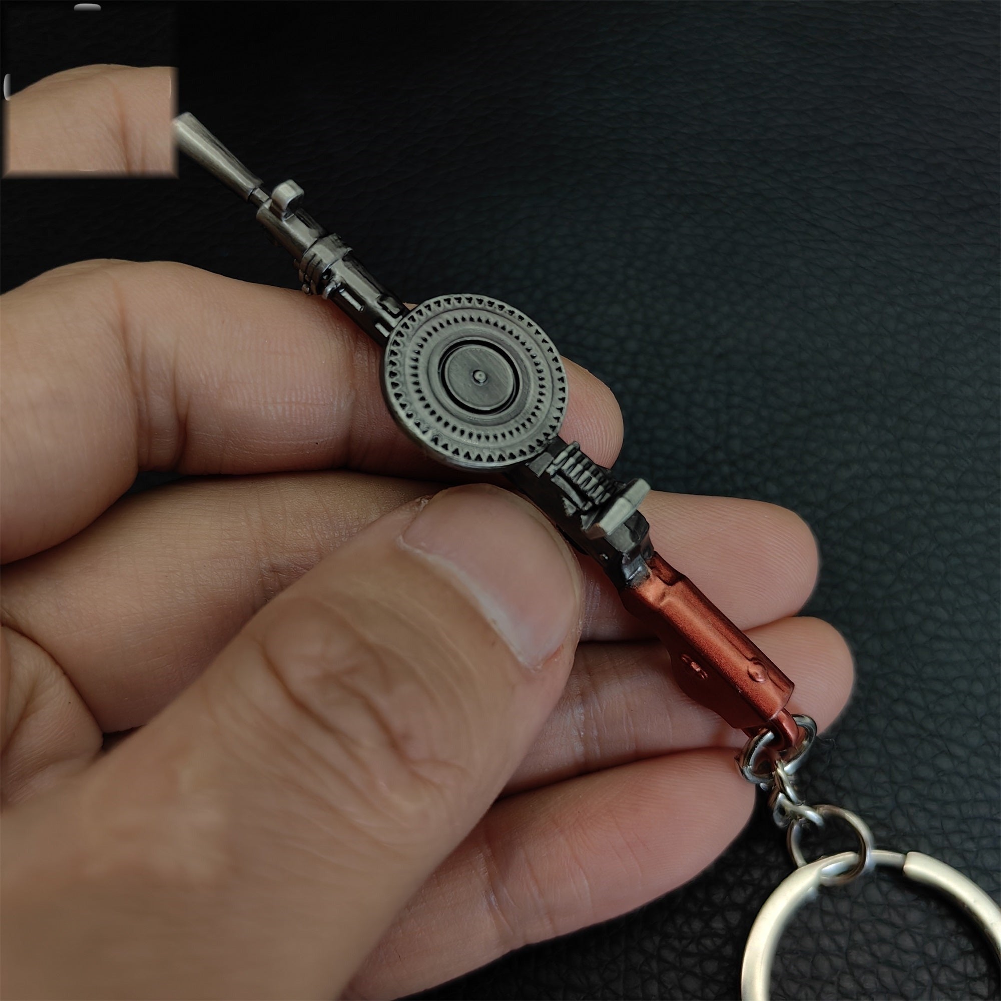 Mini DP-27/DP-28HP Machine Gun Model Metal Keychain