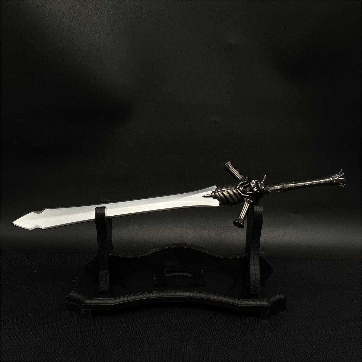 Réplique Métal Épée Rebellion de Dante – Lame Émoussée (Devil May Cry)