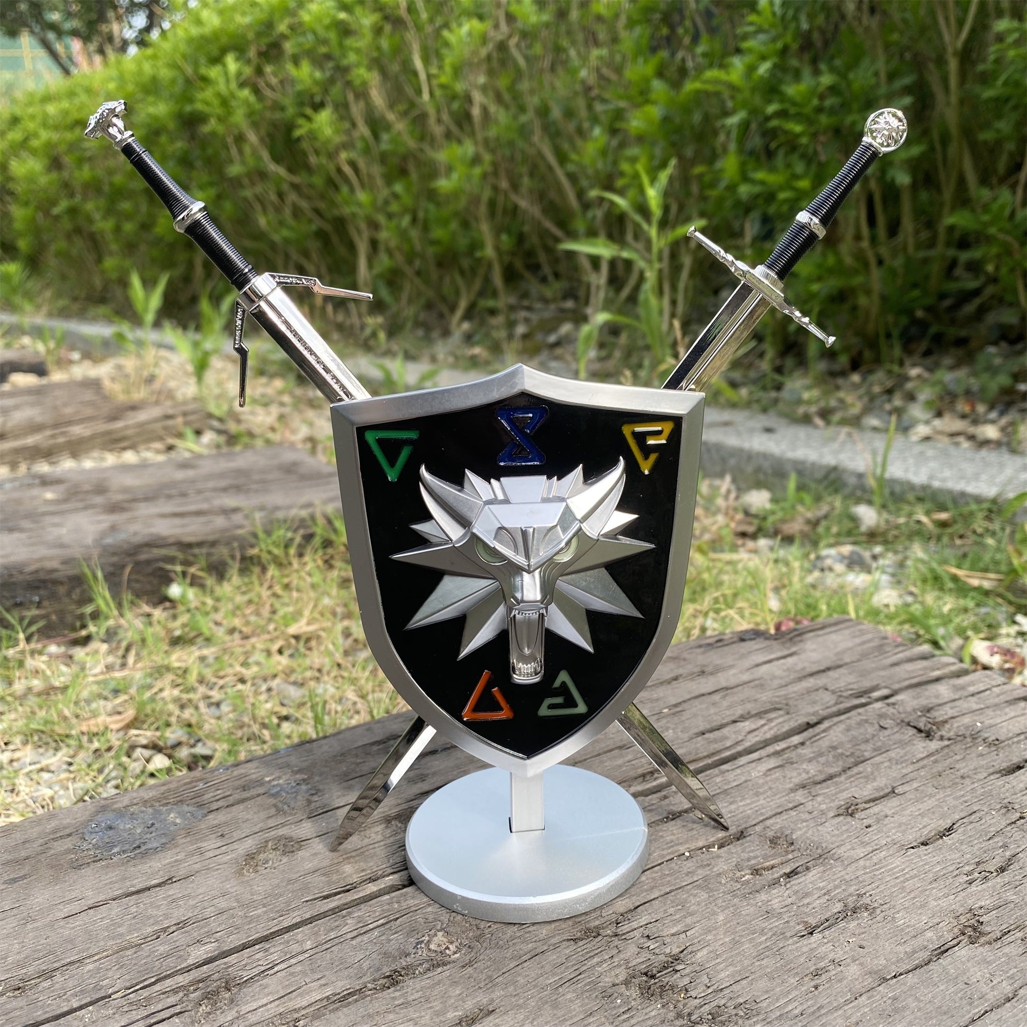 Geralt Wolf School Shield & Swords