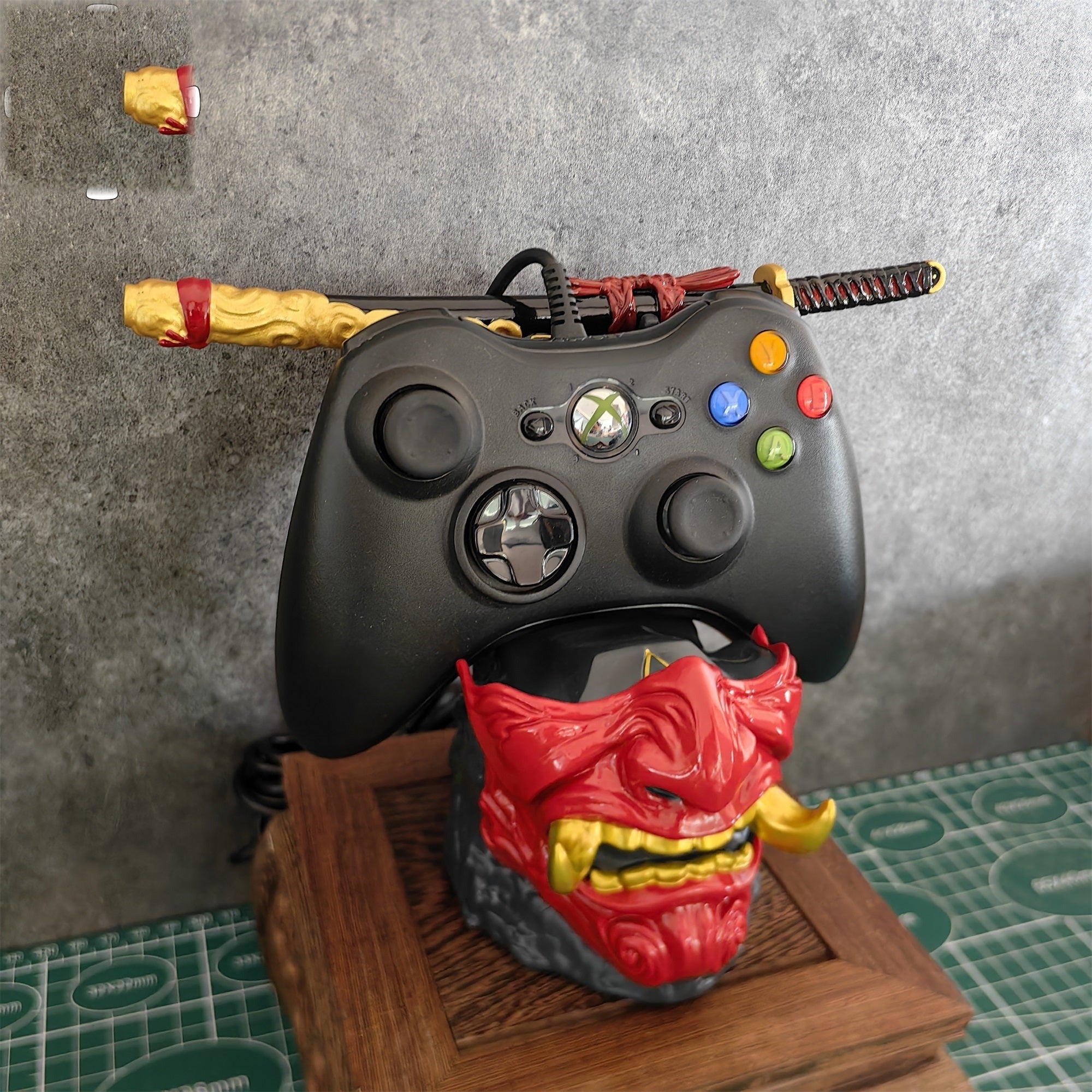 Ghost Oni Samurai Helmet Gaming Controller Stand