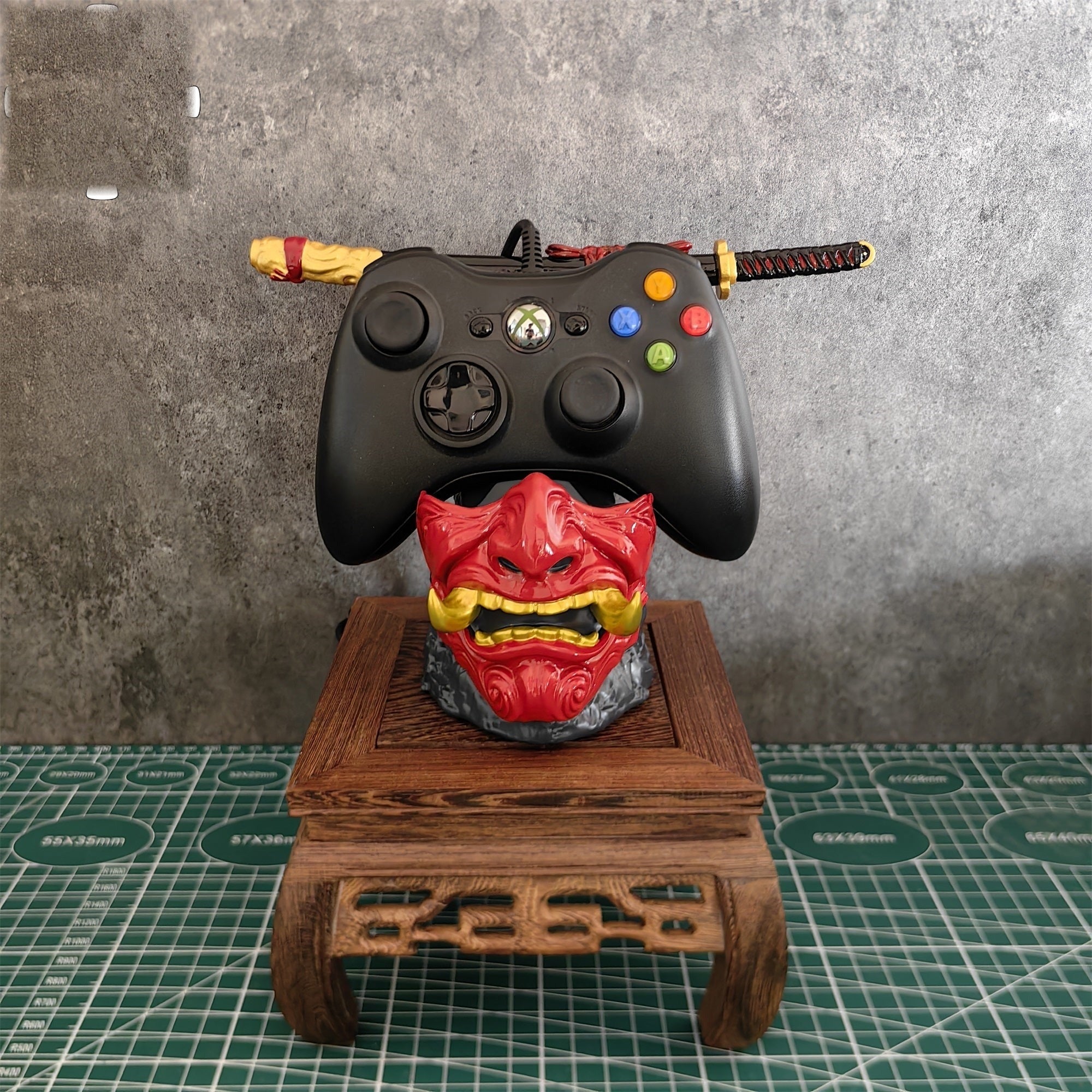 Ghost Oni Samurai Helmet Gaming Controller Stand