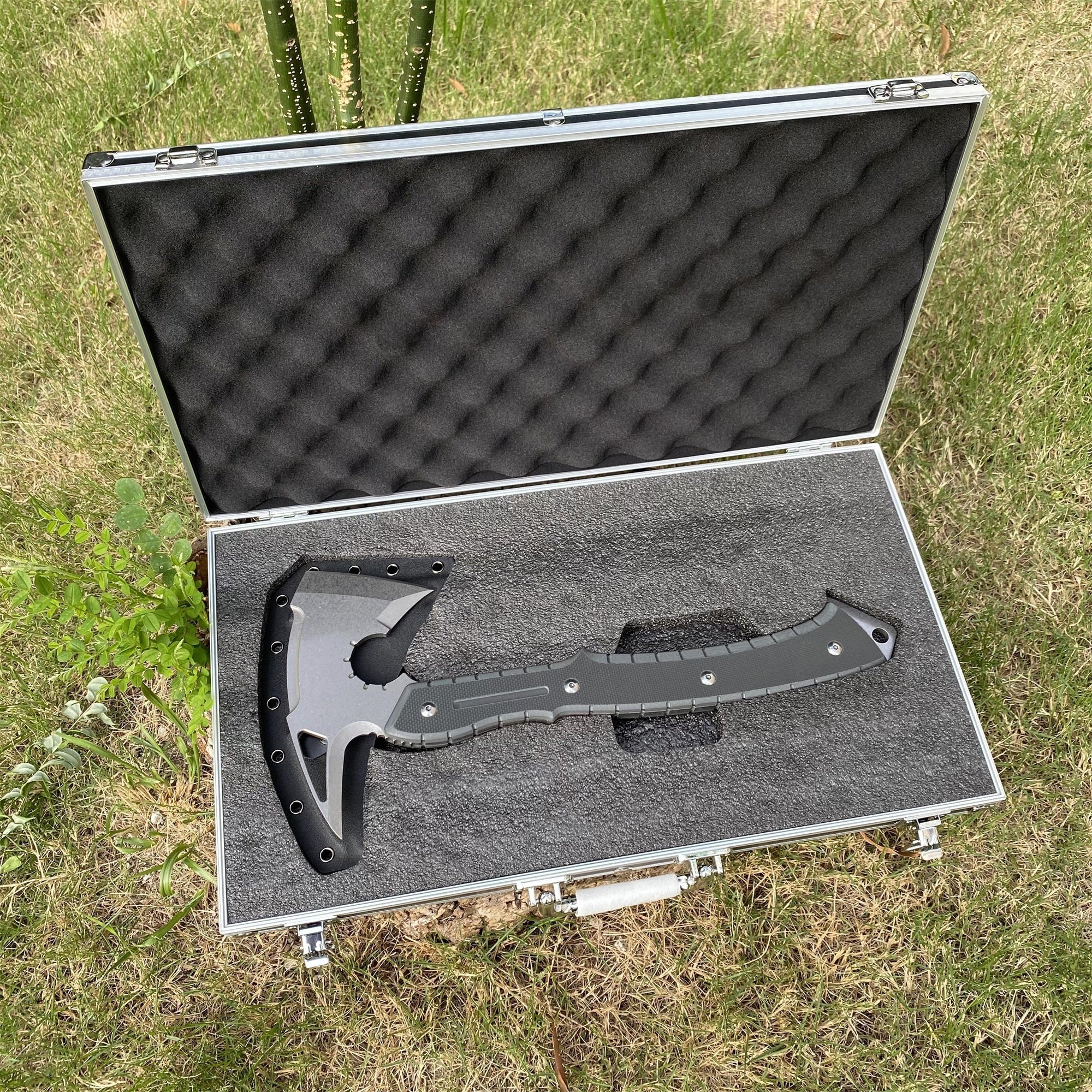 Handmade 8Cr Steel Re9 Leon Tactical Axe 40CM / 15.7" Full Scale Leon Hatchet For Collection