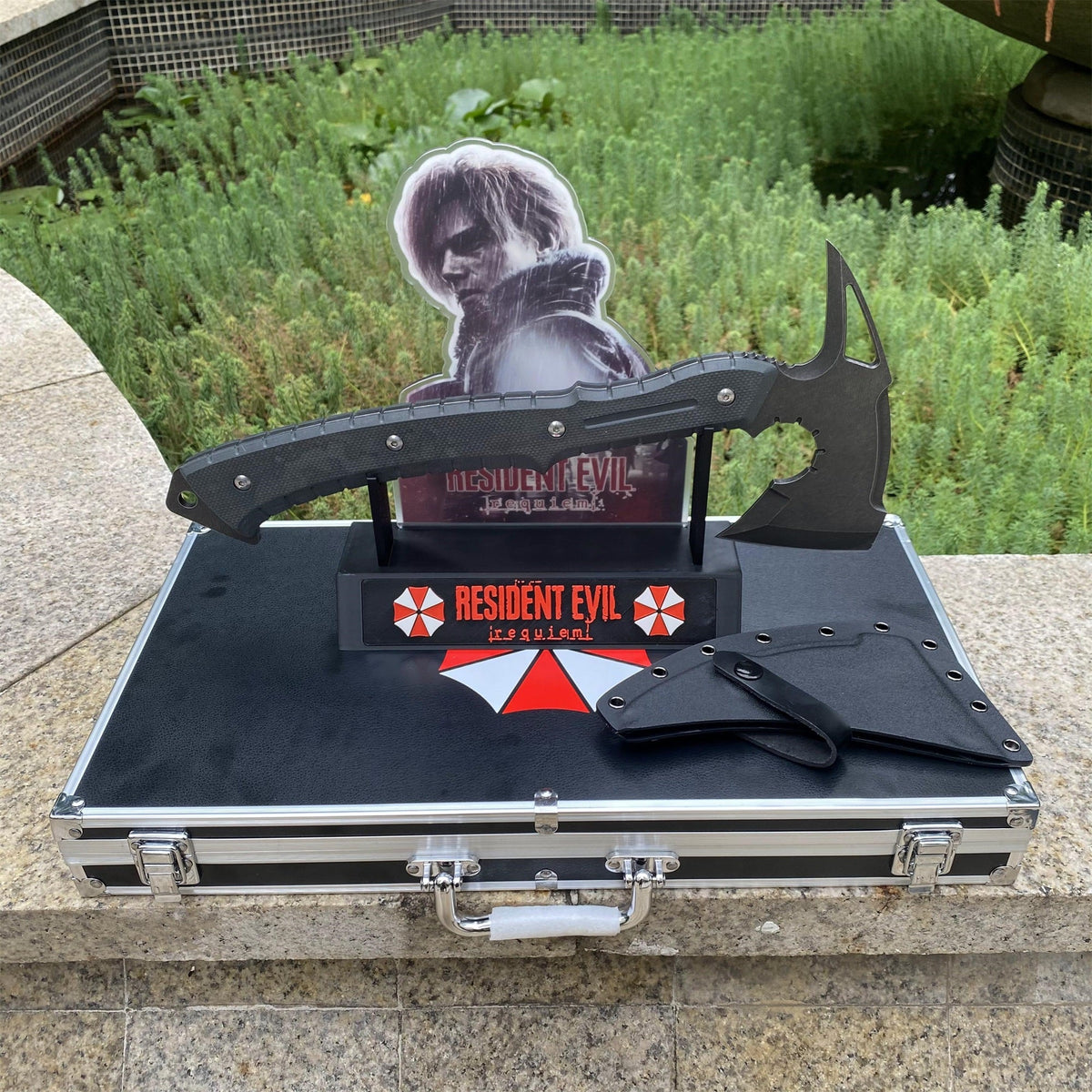 Hache Tactique de Leon en Acier 8Cr 40 cm – Fait Main (Resident Evil 9)