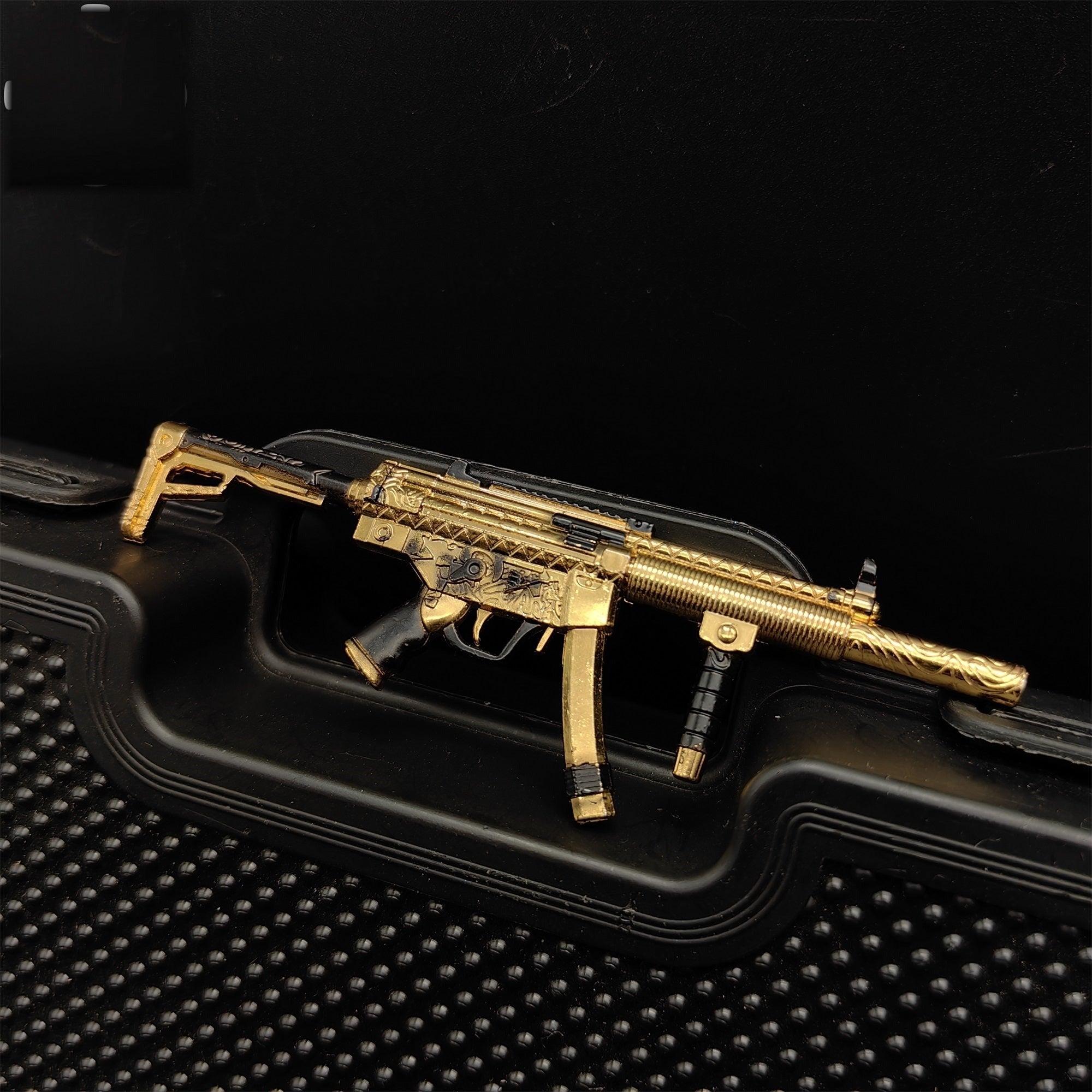 Tiny Metal Golden MP5 Submachine Gun Model Keychain
