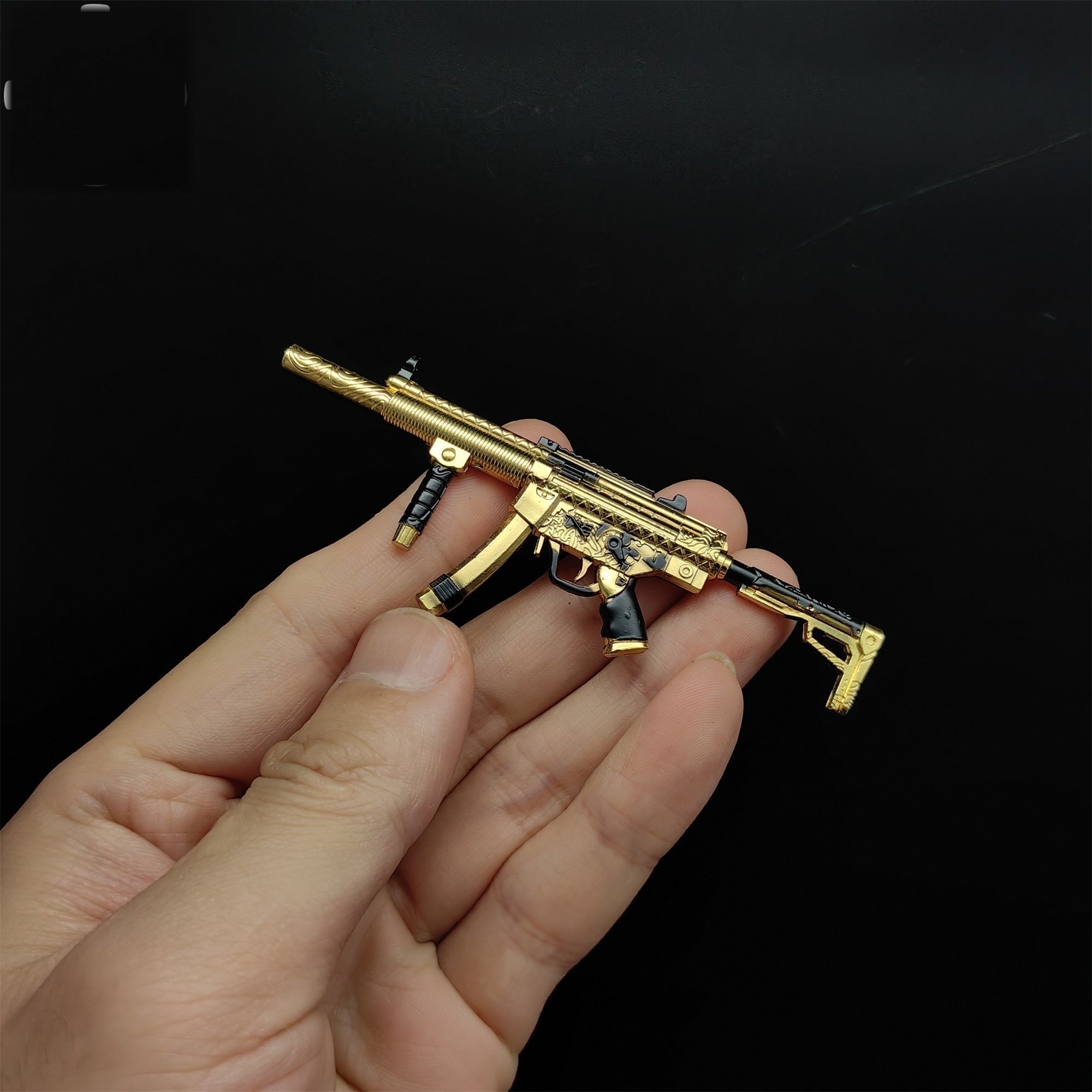 Tiny Metal Golden MP5 Submachine Gun Model Keychain