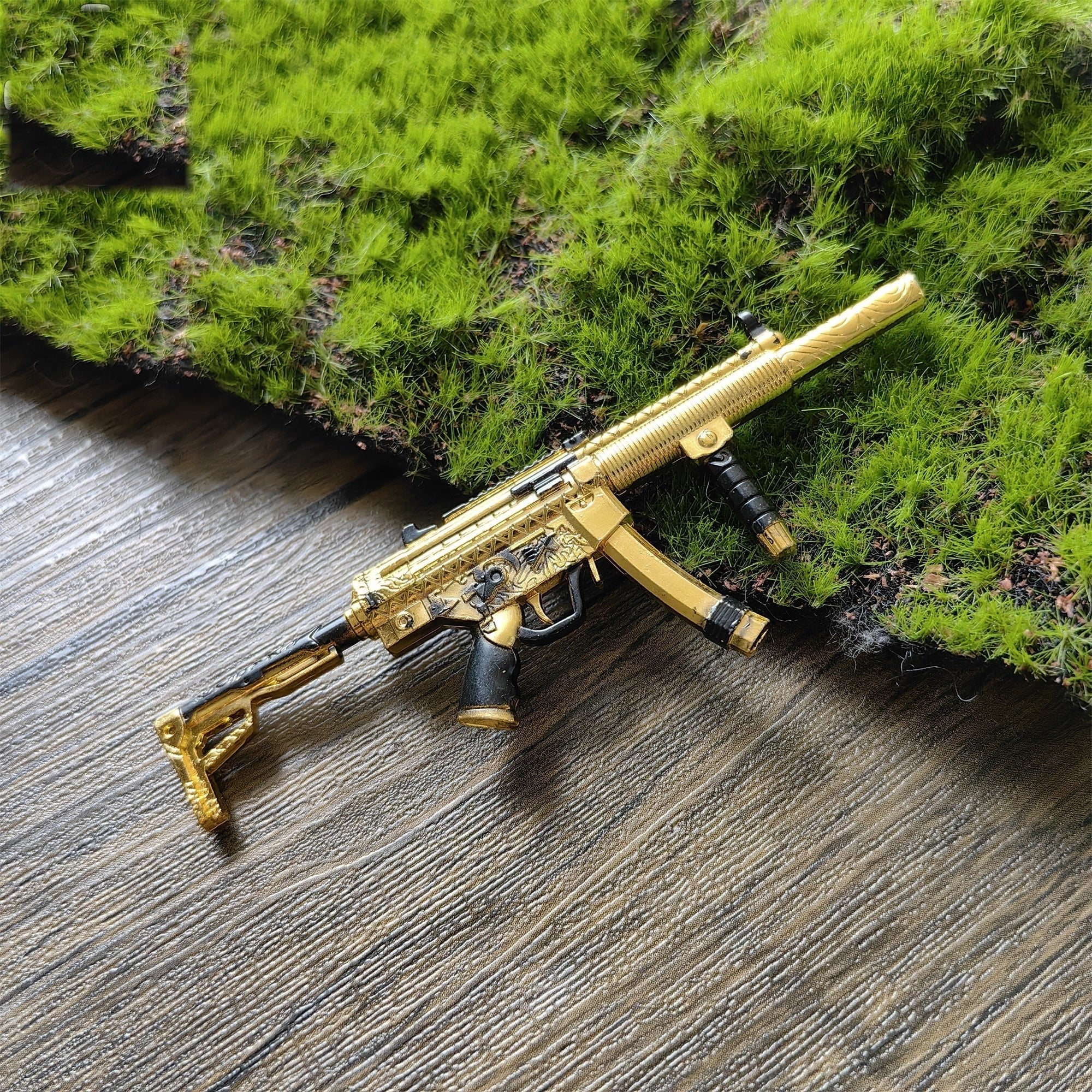 Tiny Metal Golden MP5 Submachine Gun Model Keychain