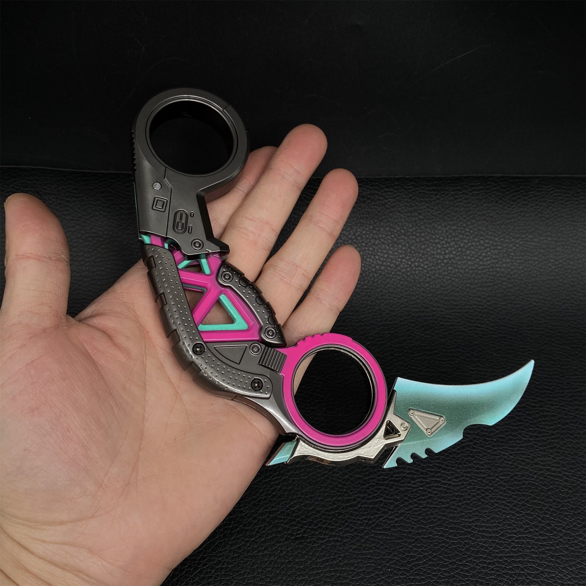 Foldable Raptor's Claw Metal Blunt Replica- Old Version