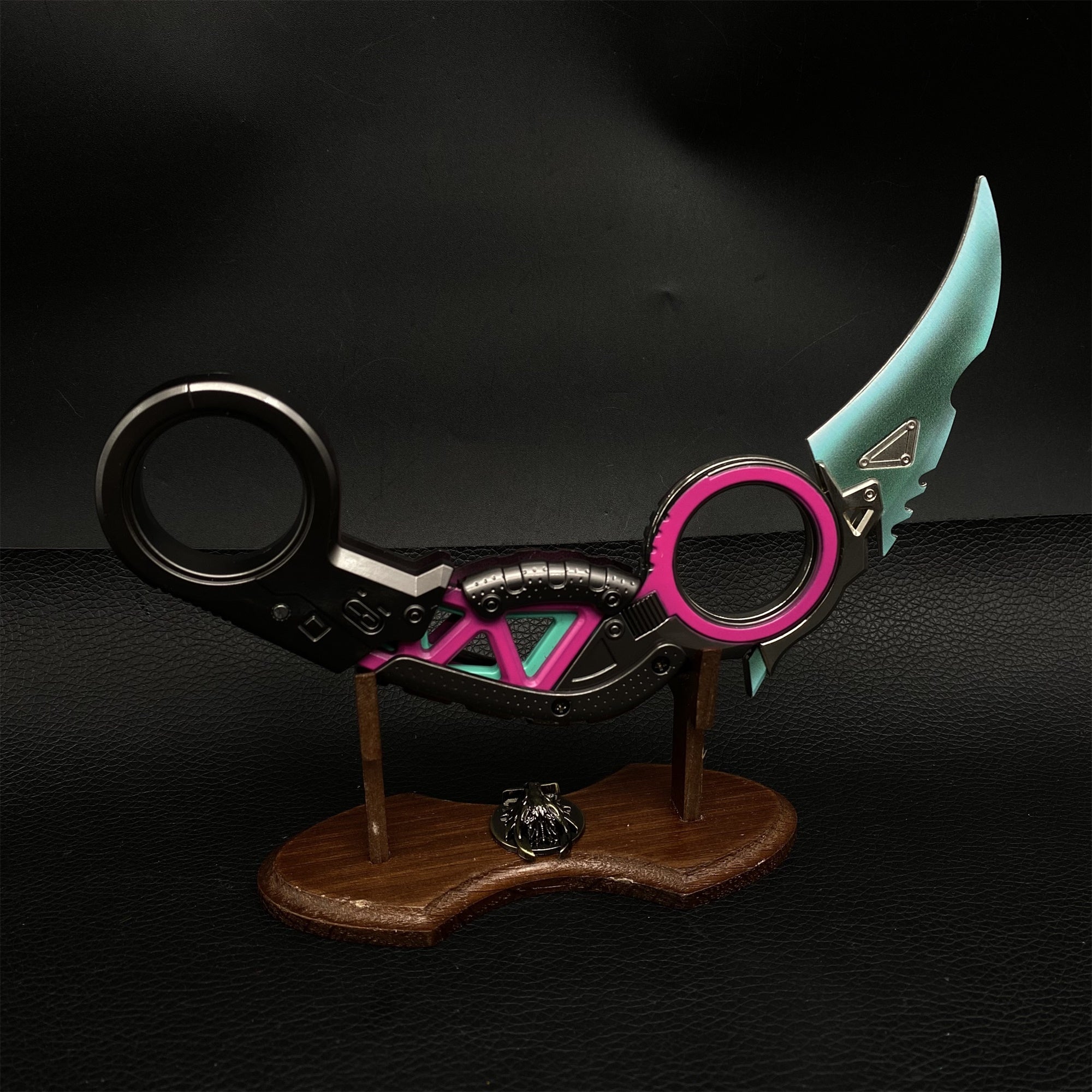 Foldable Raptor's Claw Metal Blunt Replica- Old Version