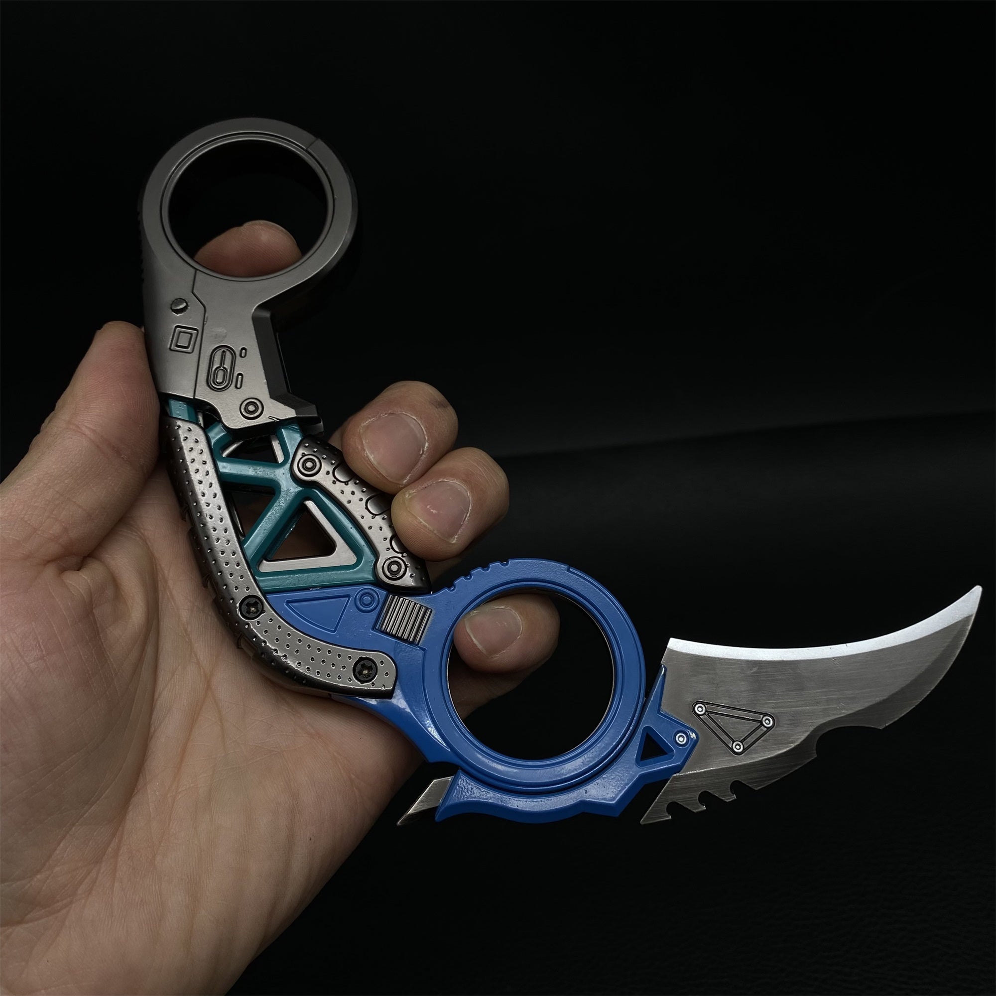 Foldable Raptor's Claw Metal Blunt Replica- Old Version