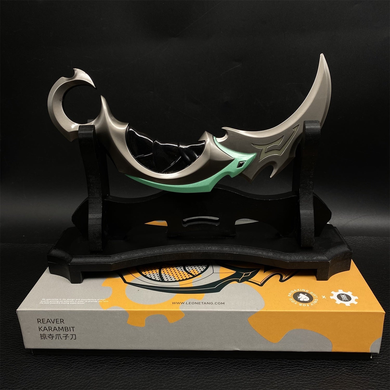 Réplique Métal Karambit Reaver – Lame Émoussée Luminescente (Valorant)