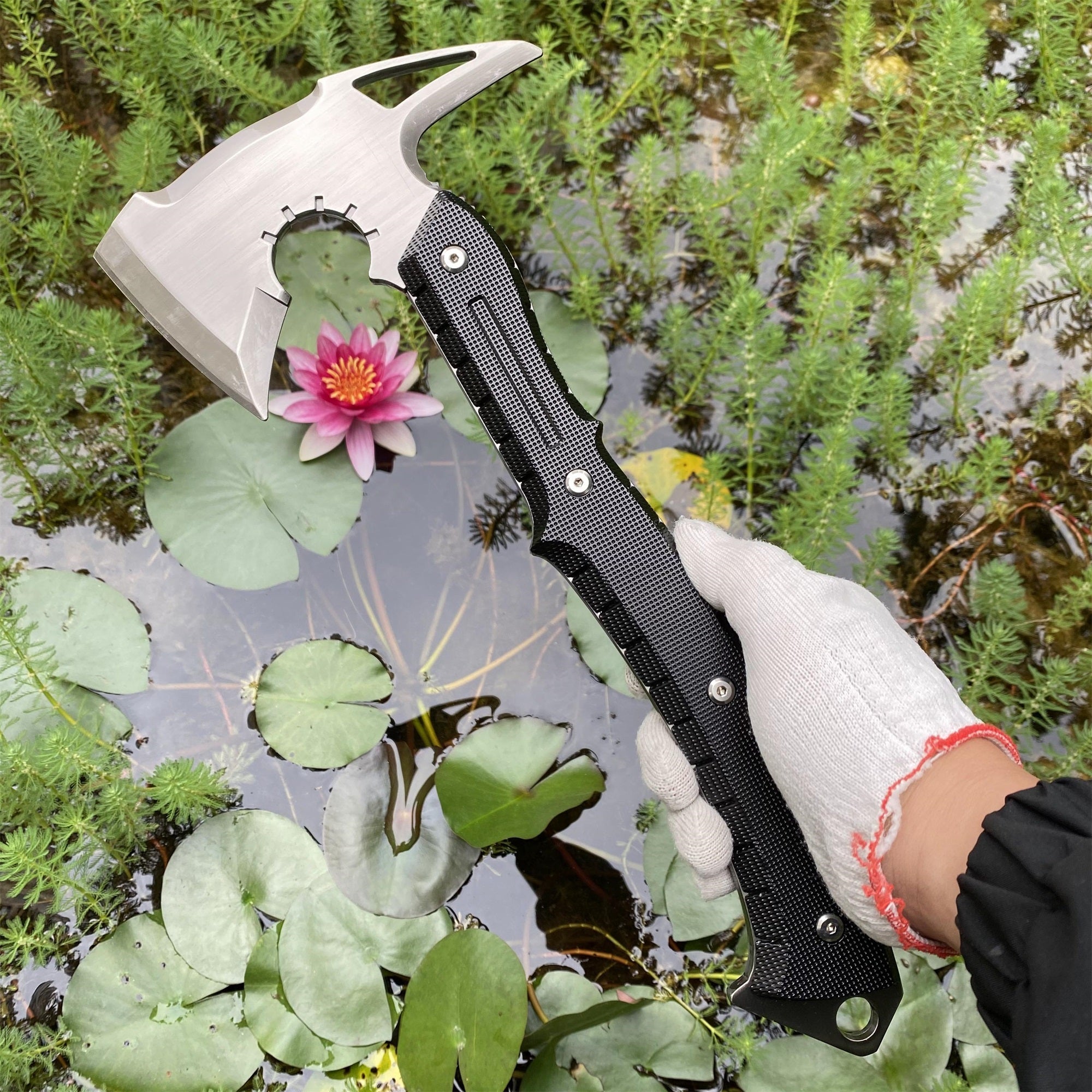 Life-Size Metal Re9 Leon Tactical Axe 35CM/13.8" - Dull Blade Prop For Collection