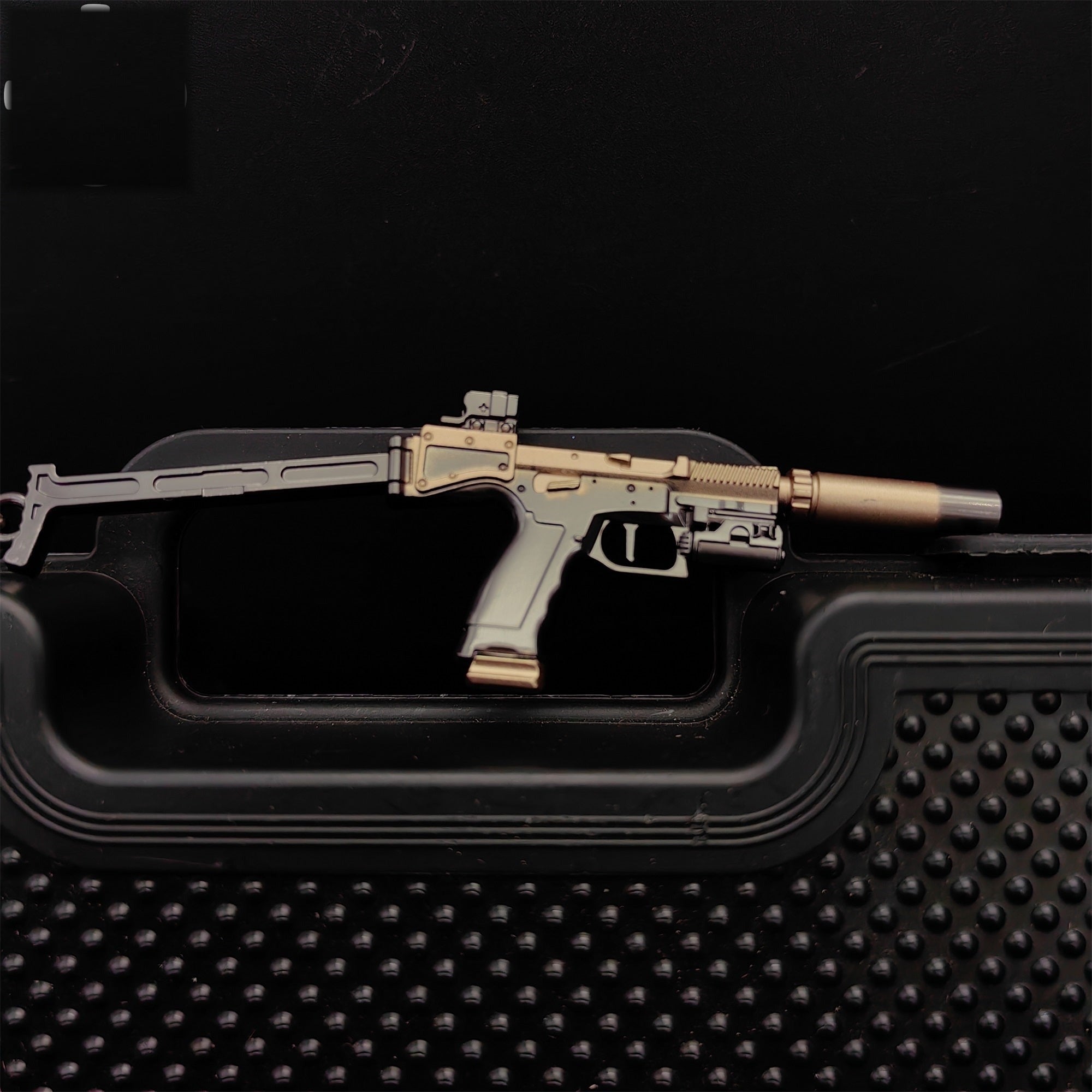 Tiny Re8 USM-AI Gun Model Metal Keychain