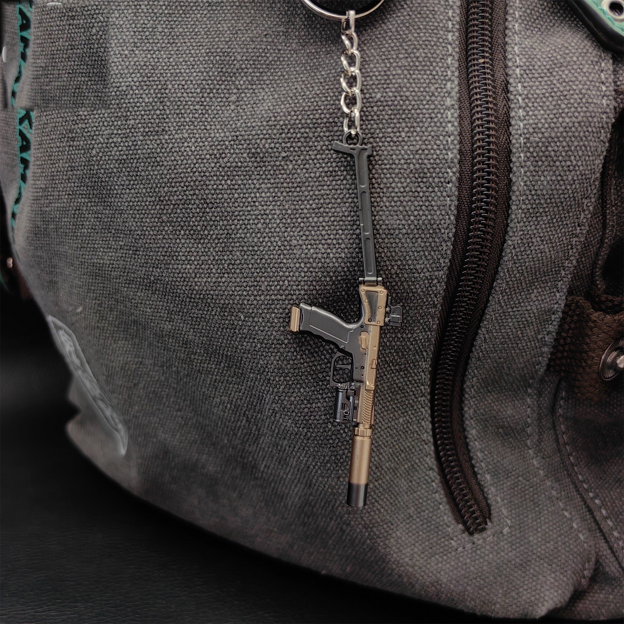 Tiny Re8 USM-AI Gun Model Metal Keychain