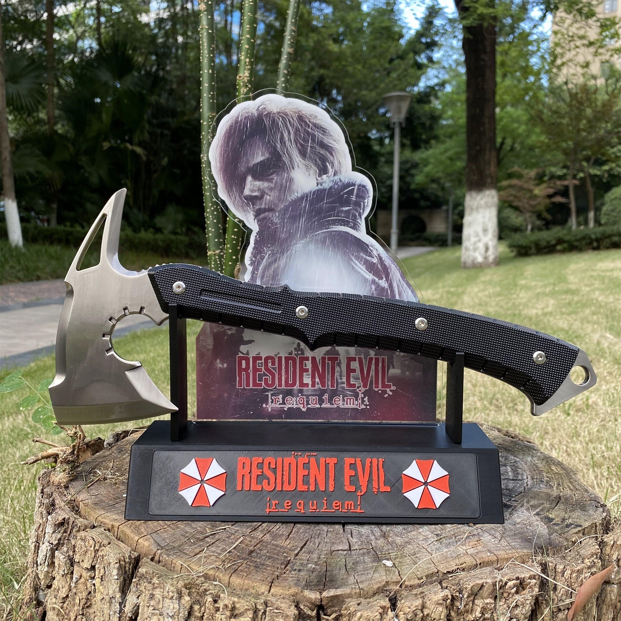 Life-Size Metal Re9 Leon Tactical Axe 35CM/13.8" - Dull Blade Prop For Collection