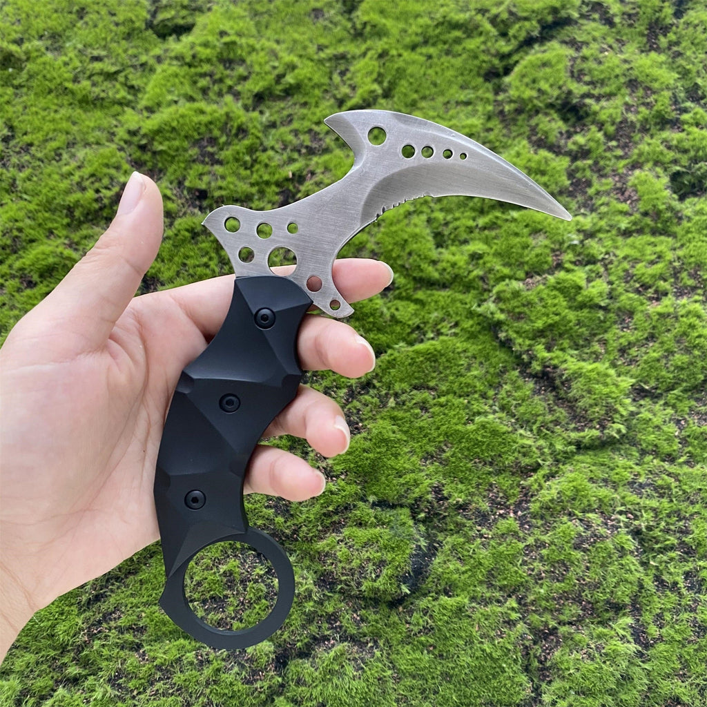 Re8 Chris Karambit Blunt Blade Metal Replica