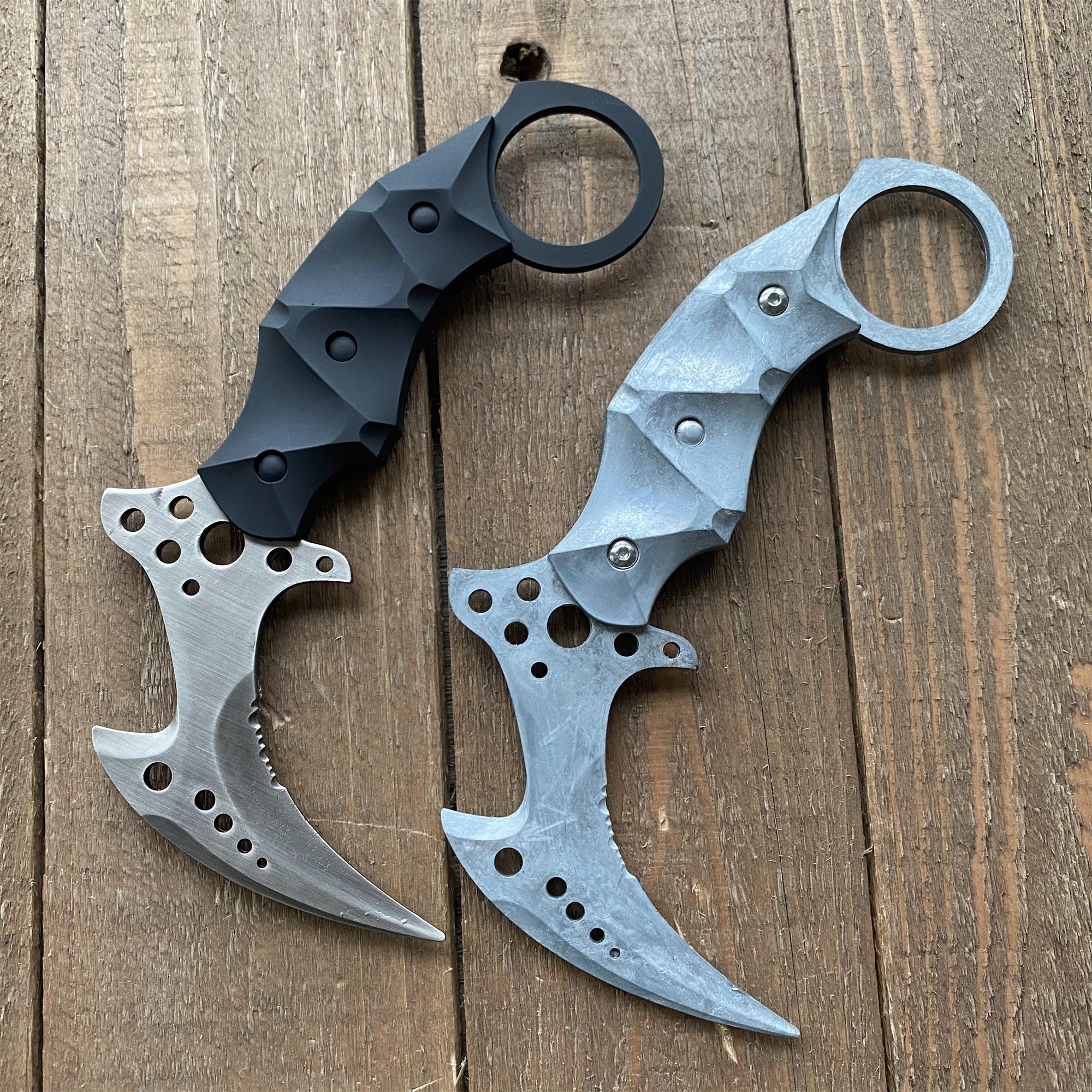 Re8 Chris Karambit Blunt Blade Metal Replica