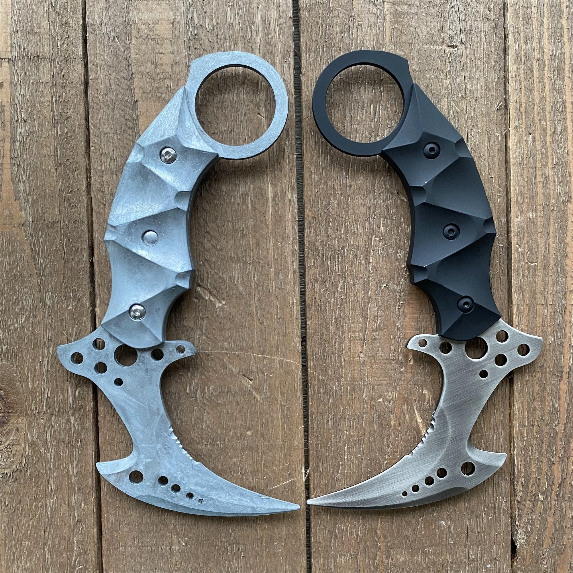 Re8 Chris Karambit Blunt Blade Metal Replica