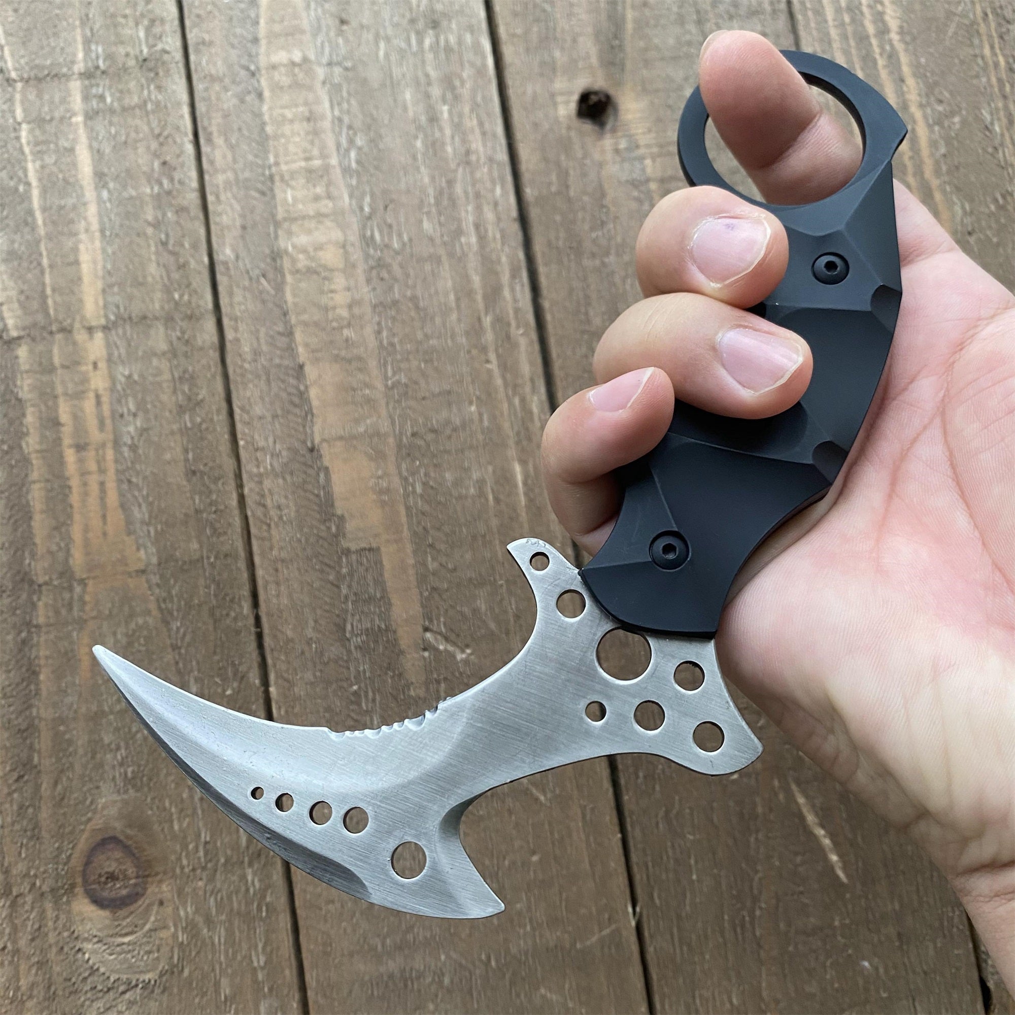 Re8 Chris Karambit Blunt Blade Metal Replica