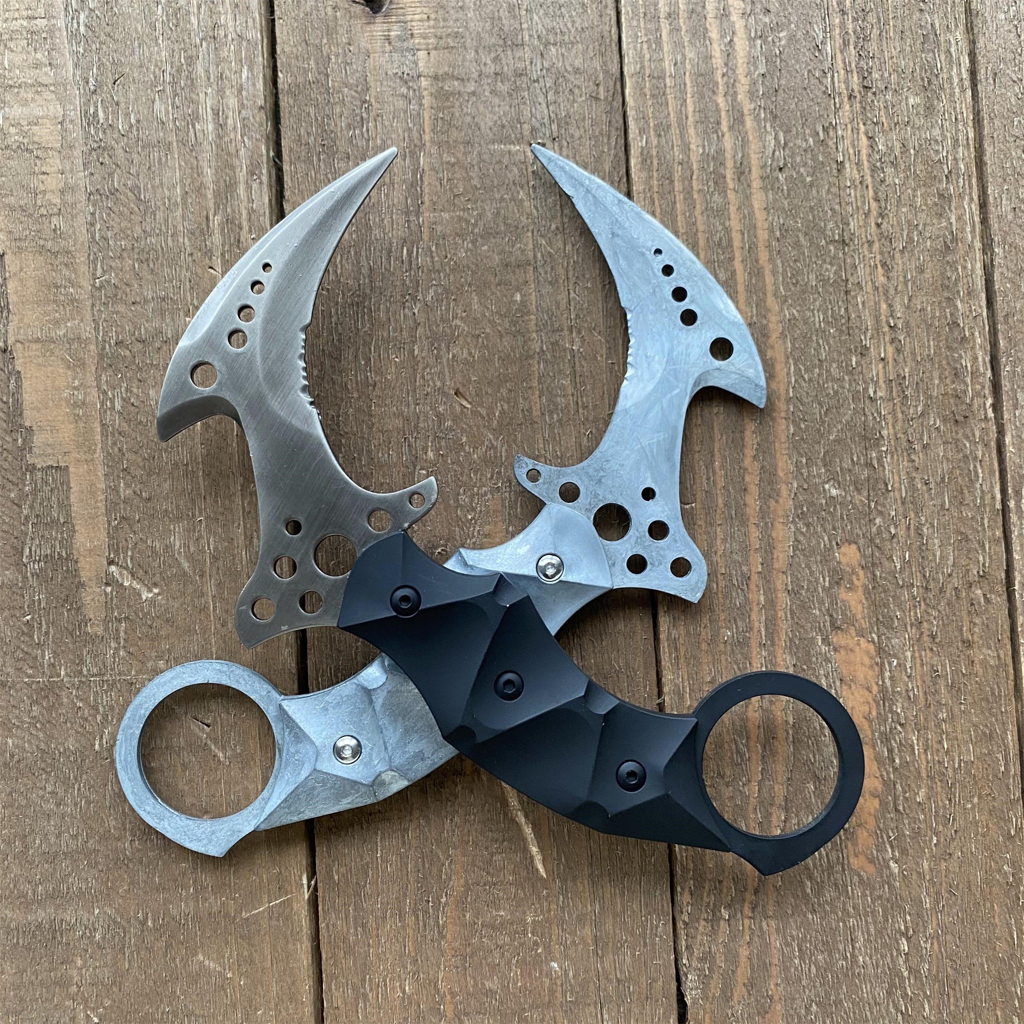Re8 Chris Karambit Blunt Blade Metal Replica